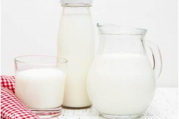 牛奶什么時候喝最好 每天堅持喝牛奶的好處 牛奶什么時候喝最好 每天堅持喝牛奶的好處