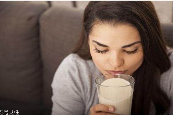牛奶什么時候喝最好 每天堅持喝牛奶的好處 牛奶什么時候喝最好 每天堅持喝牛奶的好處