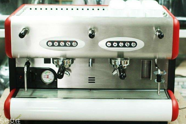 半自動咖啡機適合家用嗎 新手不建議 半自動咖啡機適合家用嗎 新手不建議