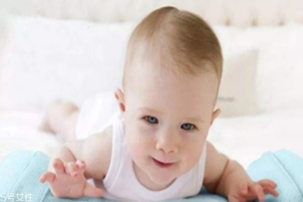 寶寶什么時(shí)候用枕頭 如何挑選寶寶用的枕頭 寶寶什么時(shí)候用枕頭 如何挑選寶寶用的枕頭