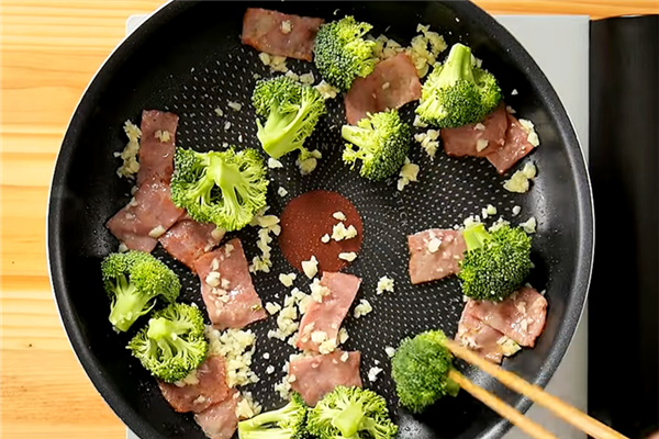 紅醬奶酪焗飯的家常做法步驟圖解 紅醬奶酪焗飯的家常做法步驟圖解