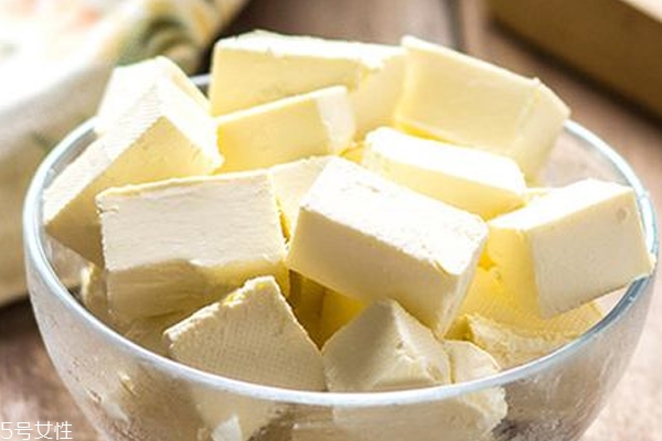 硬芝士和軟芝士的區(qū)別 硬芝士和軟芝士哪個(gè)好