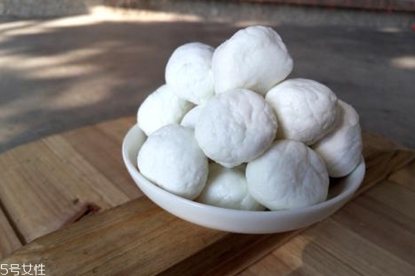 水牛奶芝士怎么吃 生吃或烤著吃 水牛奶芝士怎么吃 生吃或烤著吃