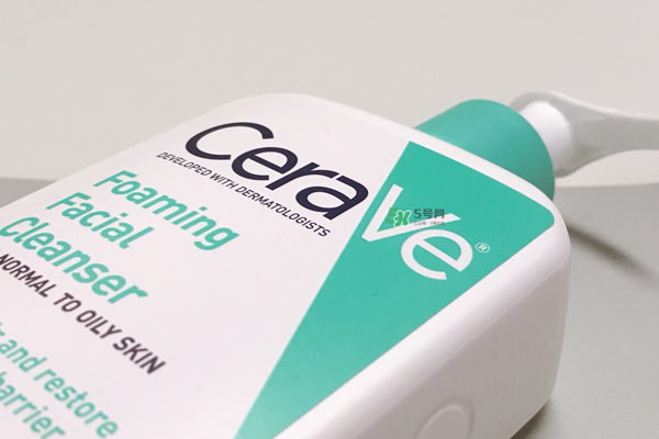 油痘肌適合什么護(hù)膚品 油痘肌的皮膚護(hù)理方法 油痘肌適合什么護(hù)膚品 油痘肌的皮膚護(hù)理方法