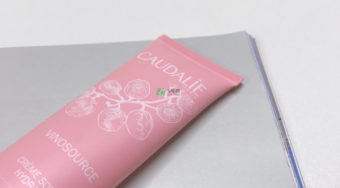 油痘肌適合什么護(hù)膚品 油痘肌的皮膚護(hù)理方法 油痘肌適合什么護(hù)膚品 油痘肌的皮膚護(hù)理方法