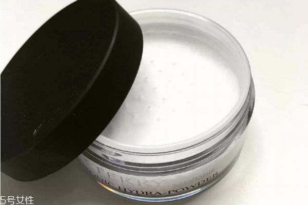 皮膚黃應該用什么蜜粉 如何根據膚色挑選蜜粉顏色 皮膚黃應該用什么蜜粉 如何根據膚色挑選蜜粉顏色