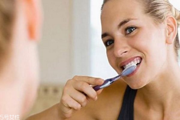 洗牙會使牙縫變大嗎 別擔心 洗牙會使牙縫變大嗎 別擔心