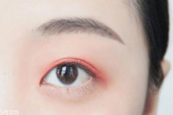 蘭芝雙色眼影怎么用 雙色眼影的畫法步驟圖 蘭芝雙色眼影怎么用 雙色眼影的畫法步驟圖