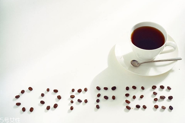 咖啡豆的形狀如何挑選 優(yōu)劣咖啡豆對比圖 咖啡豆的形狀如何挑選 優(yōu)劣咖啡豆對比圖