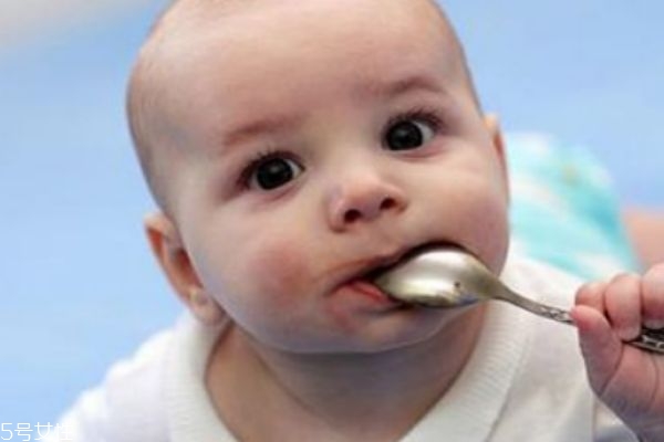 6個(gè)月輔食要不要加鹽 輔食添加原則 6個(gè)月輔食要不要加鹽 輔食添加原則