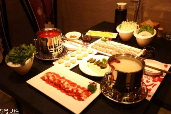 冬季吃火鍋時(shí)哪些事情需要注意