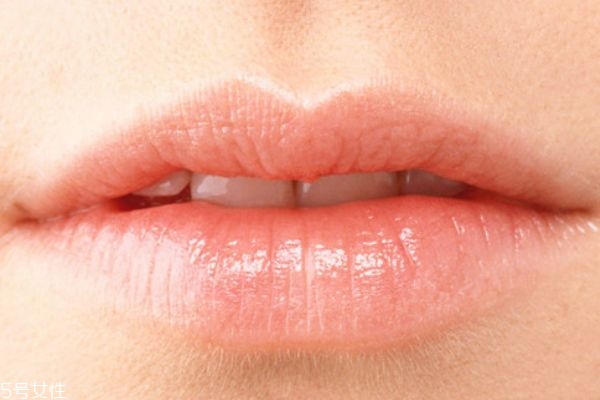 潤(rùn)唇膏可以天天用嗎 唇膏的使用須知 潤(rùn)唇膏可以天天用嗎 唇膏的使用須知