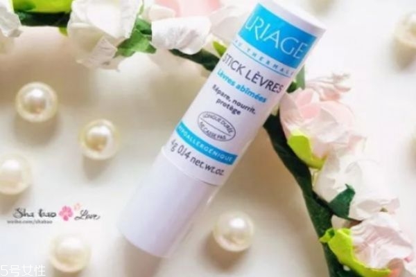 潤唇膏可以天天用嗎 唇膏的使用須知 潤唇膏可以天天用嗎 唇膏的使用須知