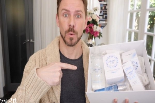 優(yōu)姿婷眼霜好用嗎 vc搭配精華更好用 優(yōu)姿婷眼霜好用嗎 vc搭配精華更好用