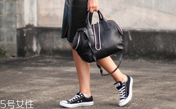 女孩子夏天穿什么鞋子 3款舒適又遮丑好鞋 女孩子夏天穿什么鞋子 3款舒適又遮丑好鞋