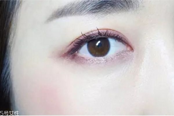 粉色眼影怎么畫(huà)好看 粉紫色眼影畫(huà)法