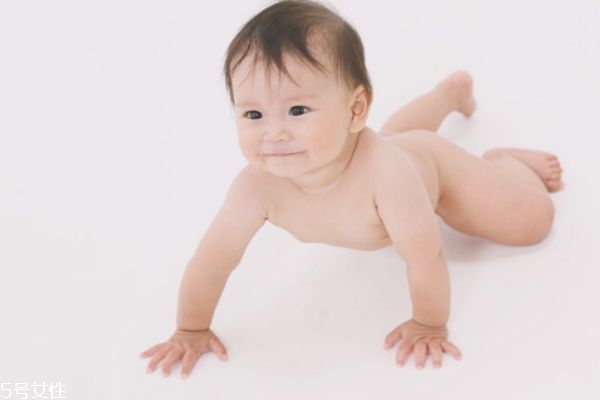 寶寶摳肚臍怎么回事 肚臍堅(jiān)決不能用手摳 寶寶摳肚臍怎么回事 肚臍堅(jiān)決不能用手摳