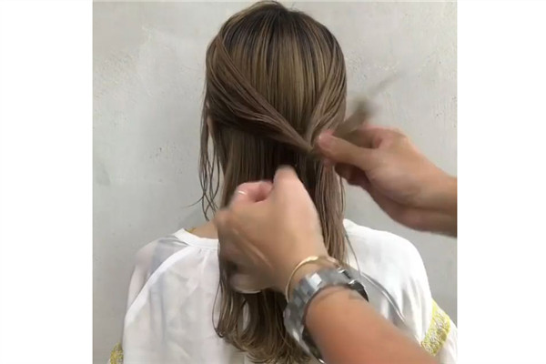好看的馬尾編發(fā)教程圖解步驟 好看的馬尾編發(fā)教程圖解步驟