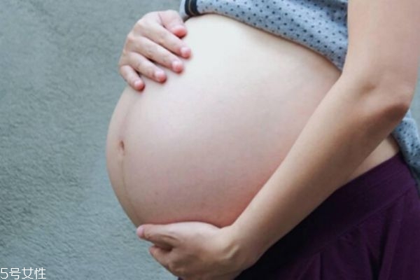 孕婦濕熱重怎么辦 濕熱會(huì)傳染胎兒?jiǎn)? alt=