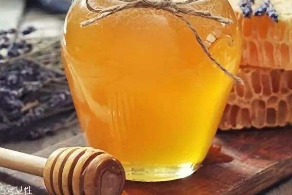 蜂蜜聞起來(lái)什么味 假蜂蜜聞起來(lái)像水果糖 蜂蜜聞起來(lái)什么味 假蜂蜜聞起來(lái)像水果糖