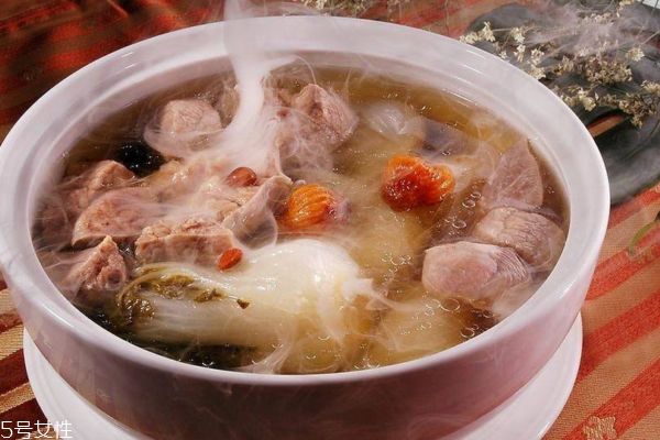 冬季養(yǎng)生運(yùn)動(dòng)需要注意事項(xiàng) 冬季養(yǎng)生運(yùn)動(dòng)需要注意事項(xiàng)