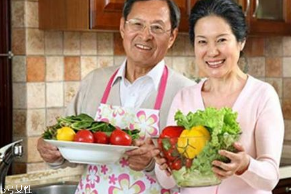 高齡高血壓患者別太飽 五谷類助降血壓 高齡高血壓患者別太飽 五谷類助降血壓