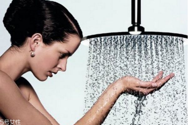 沐浴露和香皂有什么區(qū)別 沐浴露和香皂的區(qū)別 沐浴露和香皂有什么區(qū)別 沐浴露和香皂的區(qū)別