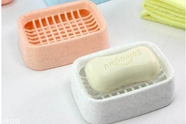 沐浴露和香皂有什么區(qū)別 沐浴露和香皂的區(qū)別 沐浴露和香皂有什么區(qū)別 沐浴露和香皂的區(qū)別