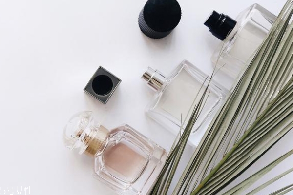 淡香水可以維持多久 3到4個小時 淡香水可以維持多久 3到4個小時