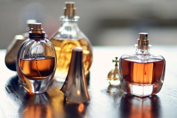 成熟香水是什么樣子的 成熟感香型香水介紹 成熟香水是什么樣子的 成熟感香型香水介紹