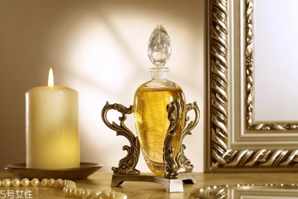 成熟香水是什么樣子的 成熟感香型香水介紹 成熟香水是什么樣子的 成熟感香型香水介紹