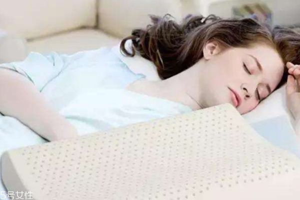 枕頭發(fā)黃怎么洗小妙招 3招搞定 枕頭發(fā)黃怎么洗小妙招 3招搞定