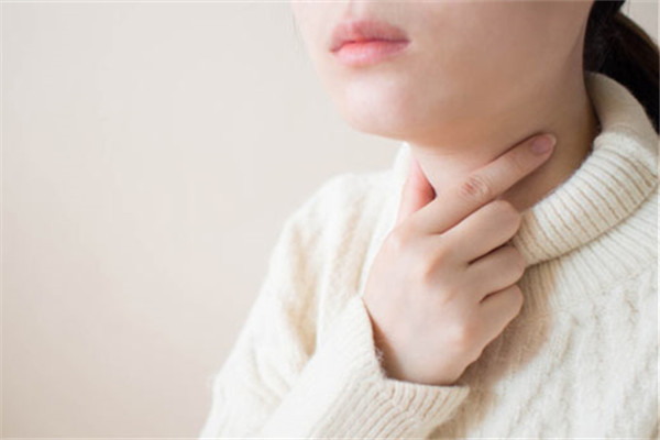 喉嚨總感覺(jué)有東西堵著怎么回事 醫(yī)師教5招護(hù)喉