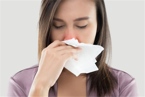 喉嚨總感覺有東西堵著怎么回事 醫(yī)師教5招護(hù)喉 喉嚨總感覺有東西堵著怎么回事 醫(yī)師教5招護(hù)喉