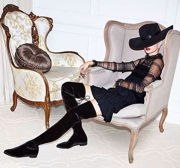 長(zhǎng)靴配什么衣服好看 冬天女生長(zhǎng)靴怎么搭配衣服 長(zhǎng)靴配什么衣服好看 冬天女生長(zhǎng)靴怎么搭配衣服