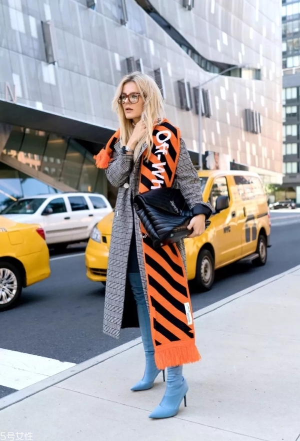 長(zhǎng)靴配什么衣服好看 冬天女生長(zhǎng)靴怎么搭配衣服 長(zhǎng)靴配什么衣服好看 冬天女生長(zhǎng)靴怎么搭配衣服