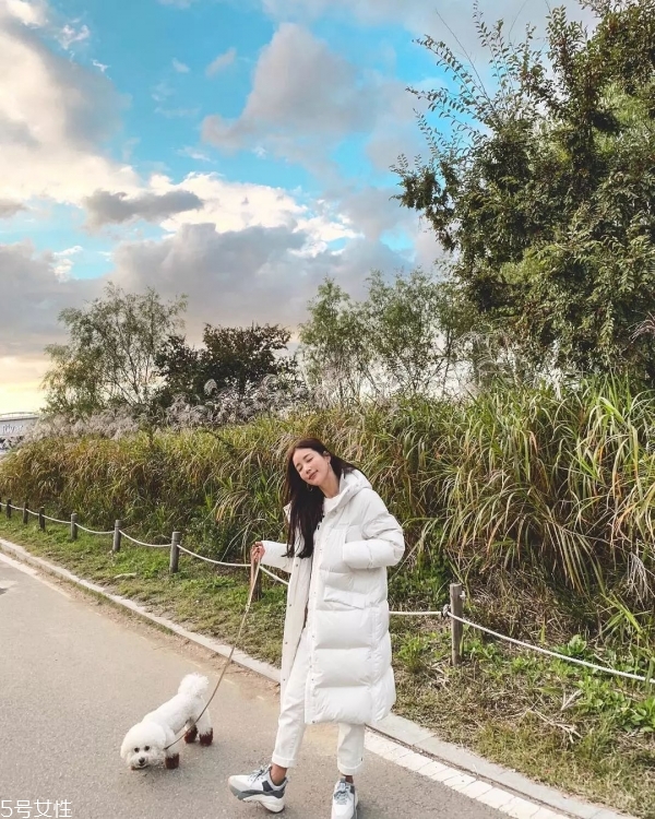 女生羽絨服怎么搭配好看 羽絨服搭配技巧 女生羽絨服怎么搭配好看 羽絨服搭配技巧