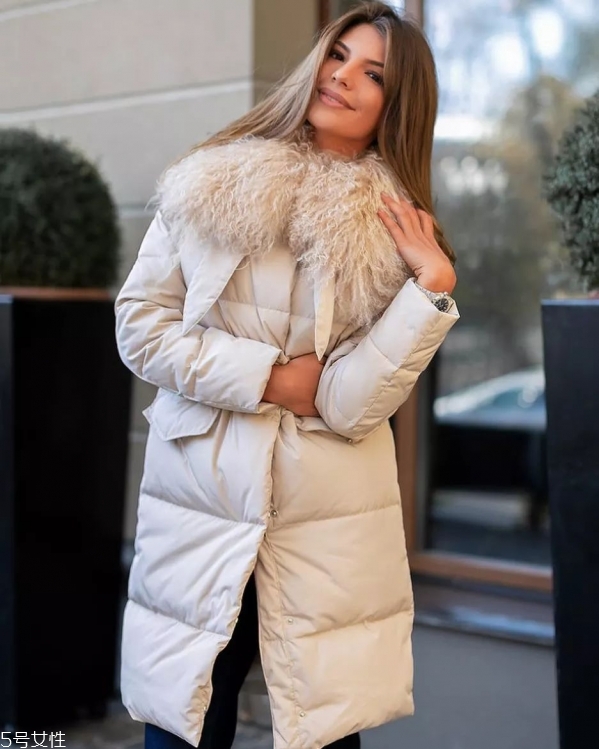 女生羽絨服怎么搭配好看 羽絨服搭配技巧 女生羽絨服怎么搭配好看 羽絨服搭配技巧