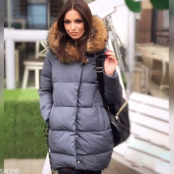 女生羽絨服怎么搭配好看 羽絨服搭配技巧 女生羽絨服怎么搭配好看 羽絨服搭配技巧