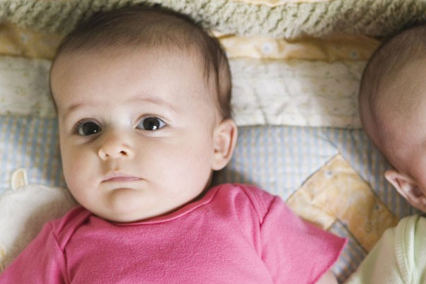 怎樣給寶寶剪指甲最好有哪些技巧 怎樣給寶寶剪指甲最好有哪些技巧