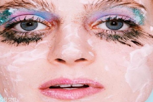 衰敗城市定妝噴霧怎么樣 讓你持妝更持久 衰敗城市定妝噴霧怎么樣 讓你持妝更持久