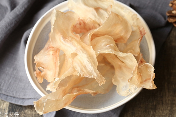 花膠是不是越大越好 還要看品種和干度 花膠是不是越大越好 還要看品種和干度