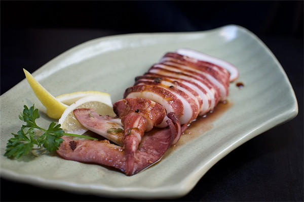 怎么殺黑烏賊 剪這里黑烏賊瞬間變白 怎么殺黑烏賊 剪這里黑烏賊瞬間變白