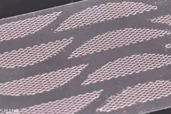 腫眼泡適合什么雙眼皮貼 選擇雙眼皮貼小技巧 腫眼泡適合什么雙眼皮貼 選擇雙眼皮貼小技巧