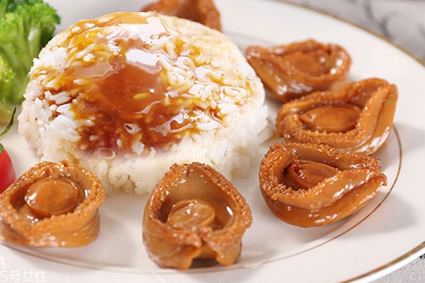 鮑魚(yú)發(fā)綠變硬還能吃嗎 不新鮮不能吃 鮑魚(yú)發(fā)綠變硬還能吃嗎 不新鮮不能吃