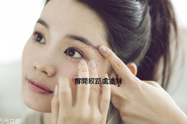 眼霜怎么擦效果最好 這樣擦預(yù)防魚尾紋 眼霜怎么擦效果最好 這樣擦預(yù)防魚尾紋