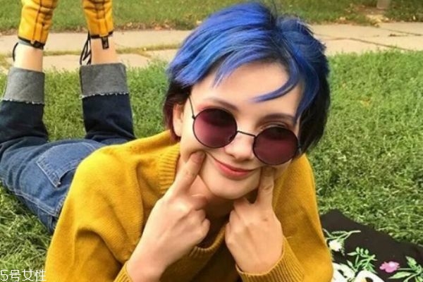 藍(lán)黑色是什么顏色 藍(lán)黑色頭發(fā)圖片 藍(lán)黑色是什么顏色 藍(lán)黑色頭發(fā)圖片