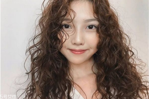 羊毛卷怎么卷 羊毛卷發(fā)型圖片 羊毛卷怎么卷 羊毛卷發(fā)型圖片