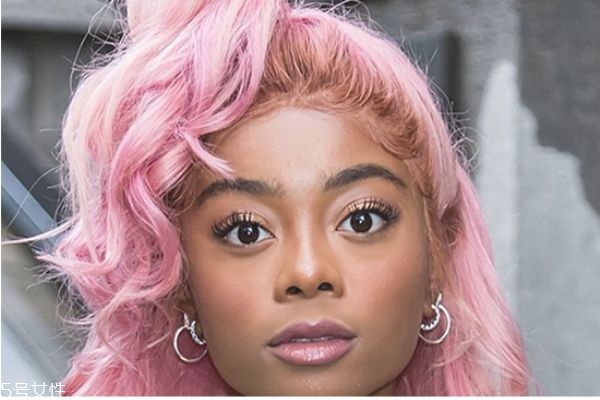 玫瑰金是什么顏色頭發(fā) 玫瑰金顏色頭發(fā)圖片 玫瑰金是什么顏色頭發(fā) 玫瑰金顏色頭發(fā)圖片