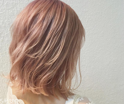 玫瑰金是什么顏色頭發(fā) 玫瑰金顏色頭發(fā)圖片 玫瑰金是什么顏色頭發(fā) 玫瑰金顏色頭發(fā)圖片